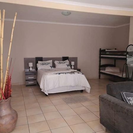 Stevens Guesthouse Swakopmund Rum bild